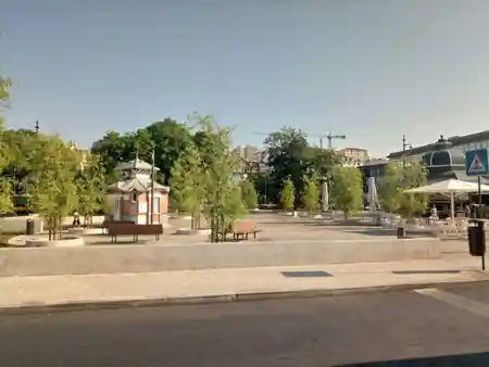 Open plaza area at Jardim Roque Gameiro Lisbon used for kizomba outdoor dancing
