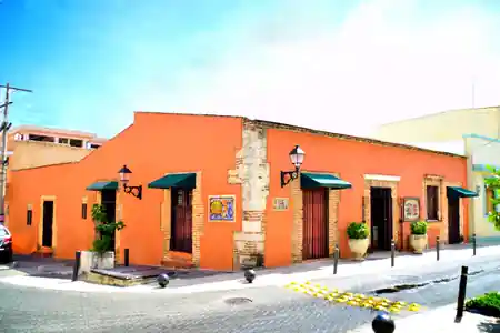Colonial-style exterior of Bar and Museo del Ron Dominicano in Santo Domingo's historic zone — bachata, salsa venue in Santo Domingo
