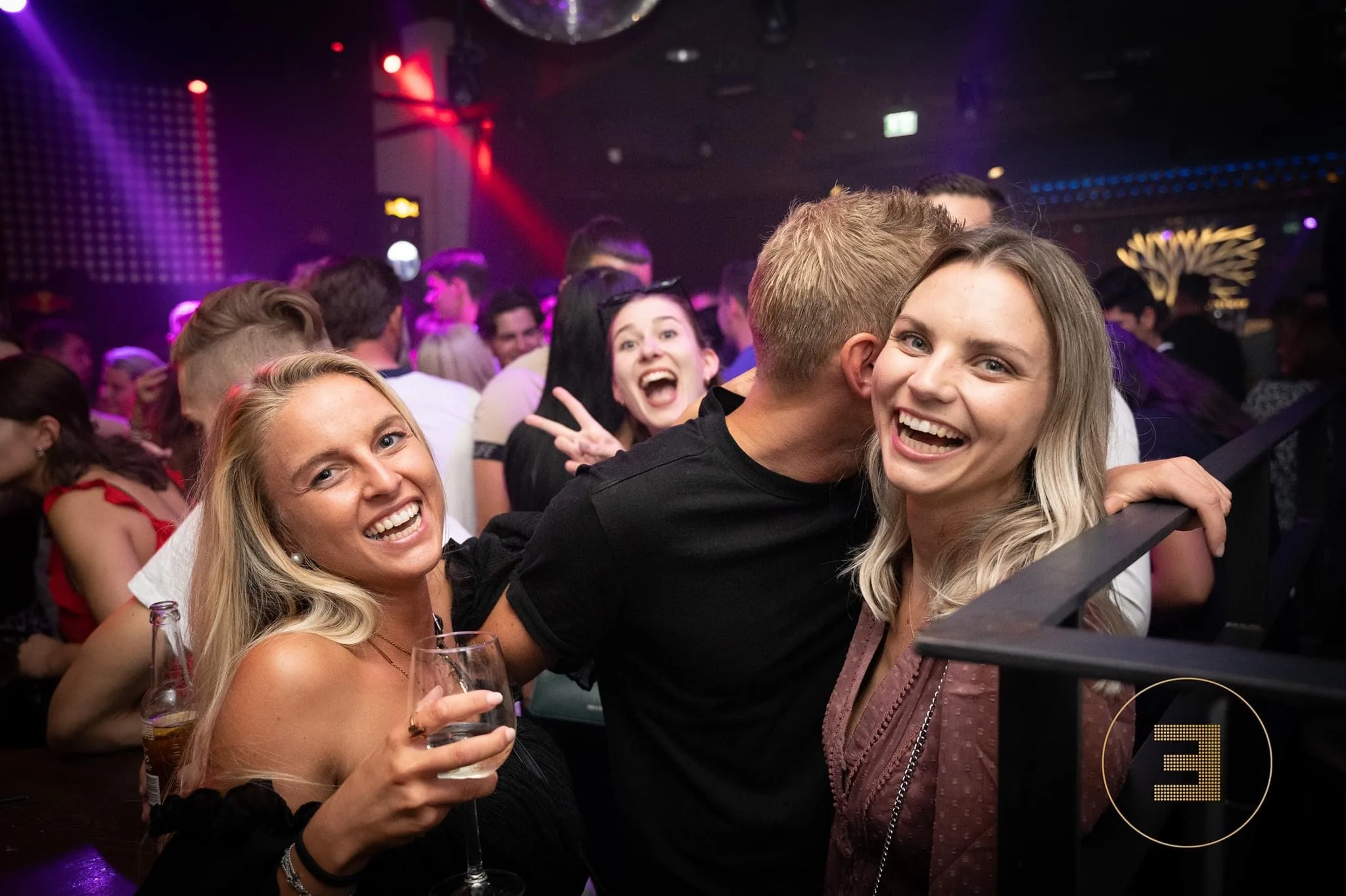 Club night atmosphere at Remembar, Linz