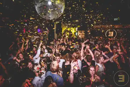 Packed dance floor with confetti at Remembar club, Linz — bachata, salsa venue in Linz