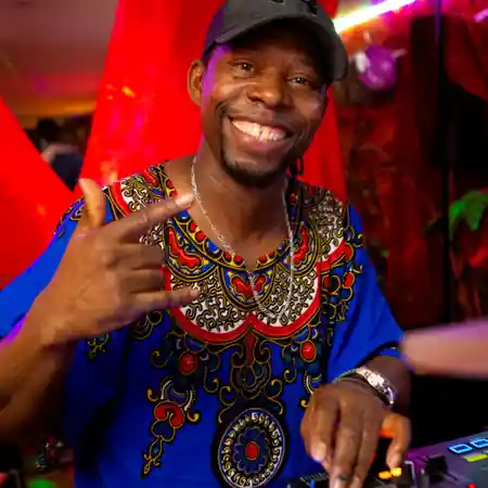 Social dancing at Kubata kizomba party in Berlin