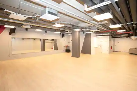 Spacious dance studio with wood floor and mirrored wall at Temple du Swing in Paris — zouk venue in Paris