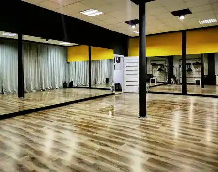 TONdance dance studio with hardwood floor, mirrors, and black-yellow color scheme in Lodz — bachata, salsa, kizomba, zouk venue in Lodz