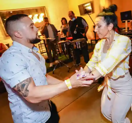 Mariscos El Pacifico, Vista: Latin dance venue
