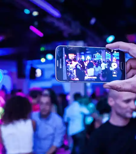 Dancers and crowd on the dance floor under blue lights at Le Le Bahia Milan — salsa, bachata, mix, reggaeton, merengue venue in Milan