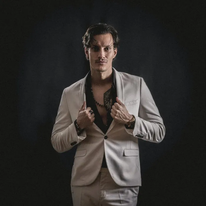 Roger Cracco, Bachata instructor