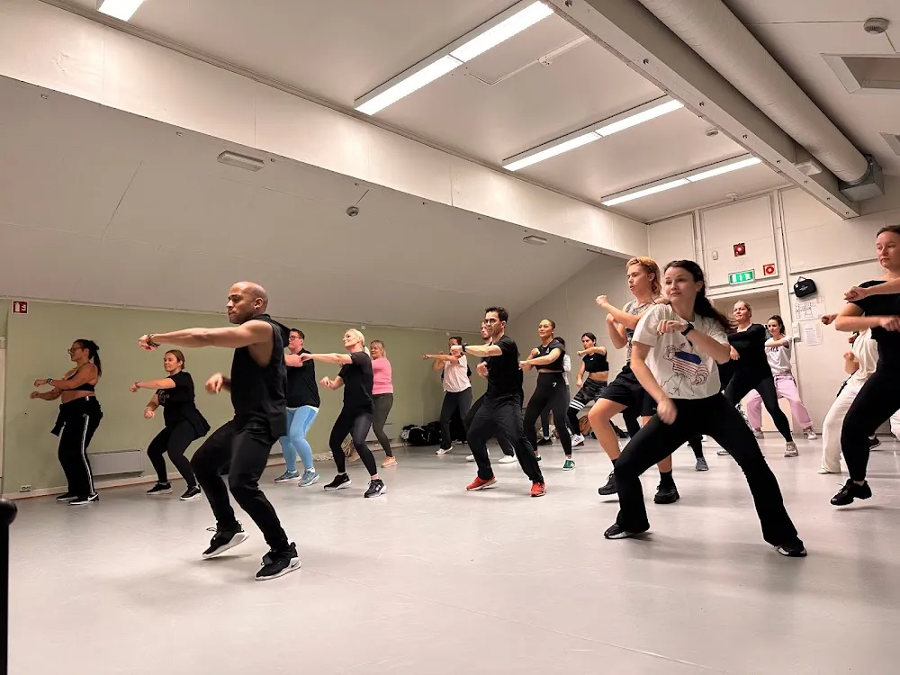 RHYTHM Latin Dance Studio studio